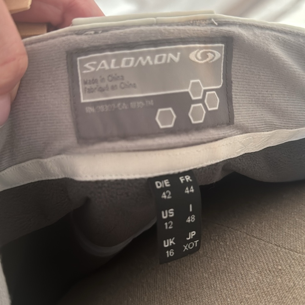 Excellent condition women’s ski pants from Salomon. - Picture 3 of 4